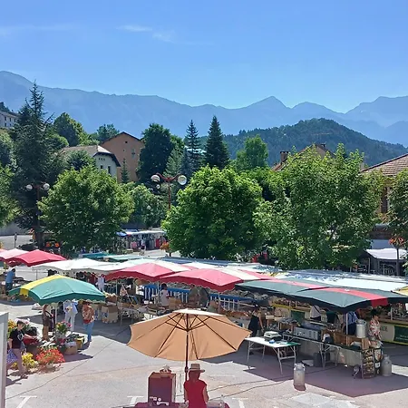 Appartement Duplex Spacieux Et Frais Avec Vue Sur Montagnes Seyne