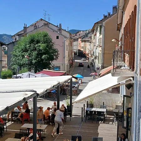 Appartement Duplex Spacieux Et Frais Avec Vue Sur Montagnes